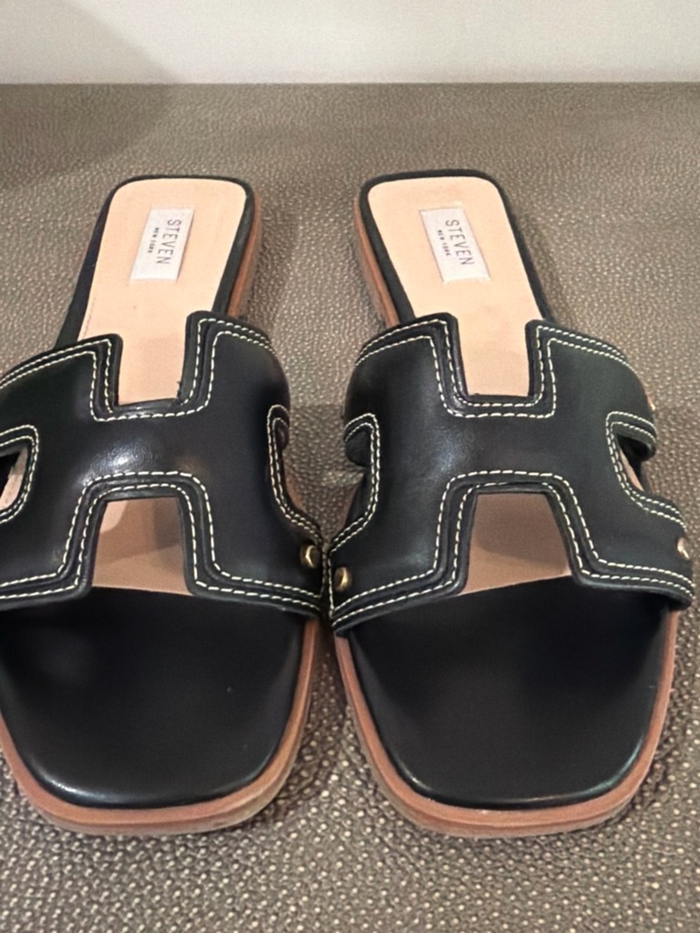 Steve Madden Black Leather Open-Strap Sandals with Contrast Stitching